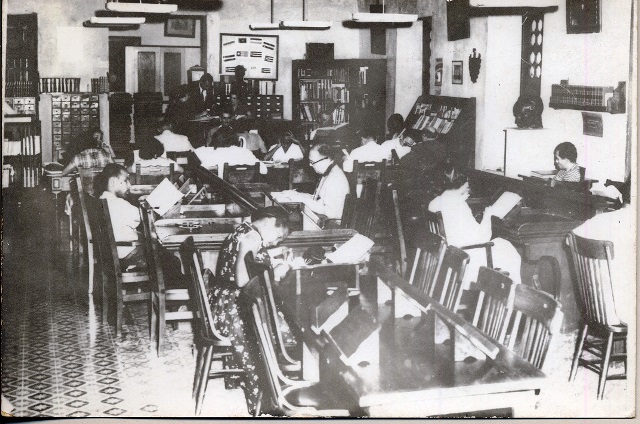 Foto de Sala de lectura de la Biblioteca Nacional en el Castillo de la Fuerza. ca. 1950. Fondos BNCJM. 